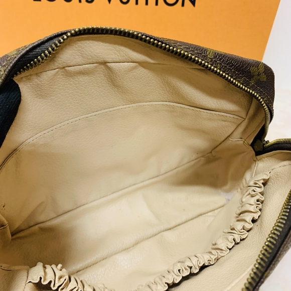 💋Authentic Louis Vuitton Trousse 23 - Picture 5 of 16